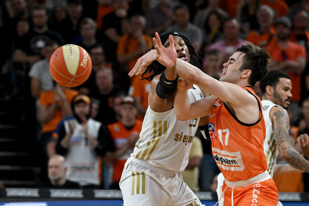 发生明显碰 发生明显碰