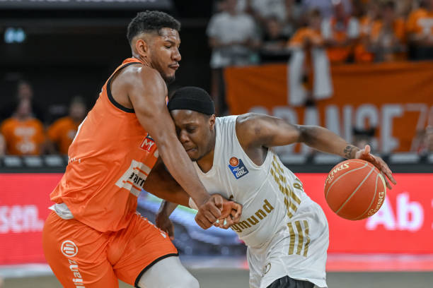 过早退守 过早退守